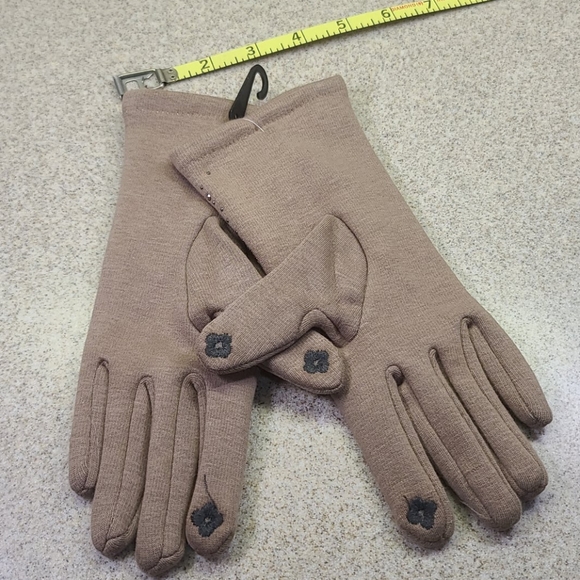 Beige w/ silver tone and pearl look beads gloves - Picture 5 of 8